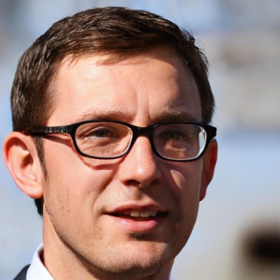 Finanzanalyst Lennart Vöhringer mit langjähriger Erfahrung in Prognosemethoden