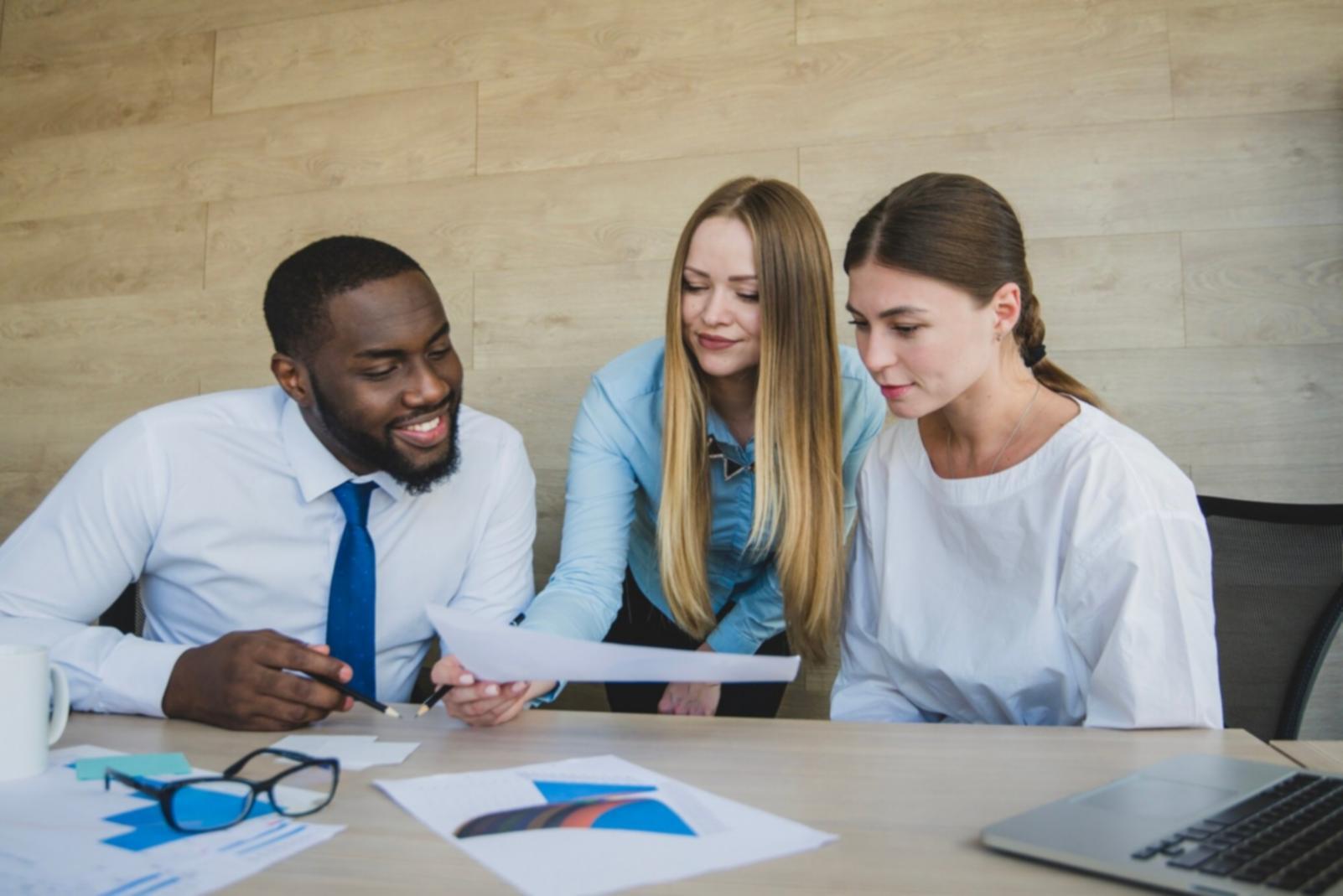 Analytische Arbeit an Finanzmodellen und Datenauswertung